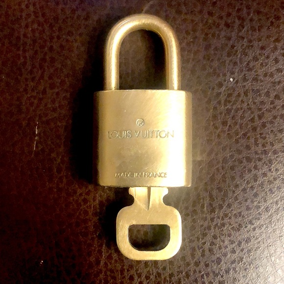 Louis Vuitton LV Gold Pqdlock Lock & Key 310 - Picture 4 of 13